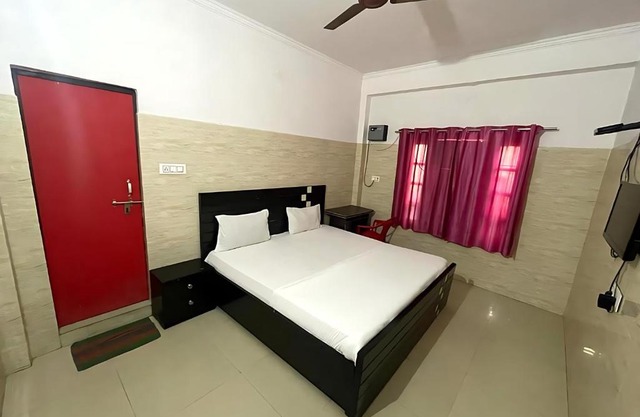 STAYMAKER Hotel Mauryan's near High Court
