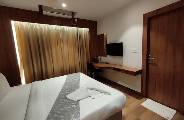 STAYMAKER Hotel Mohan Palace