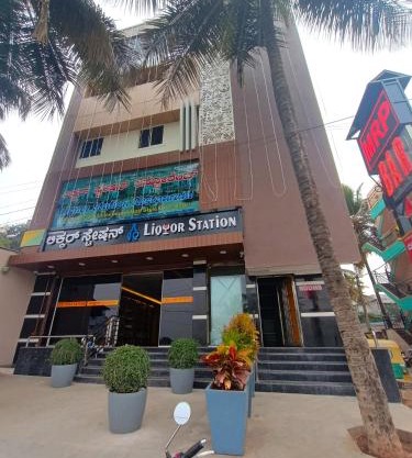 STAYMAKER Karanji Paradise - Next to Liquor station