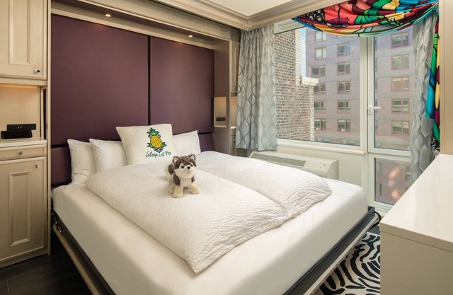 Staypineapple, An Artful Hotel, Midtown