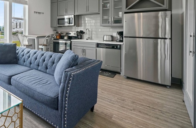 StaysByWalker Uptown 1BR | Spa/Gym/KingBed/Parking