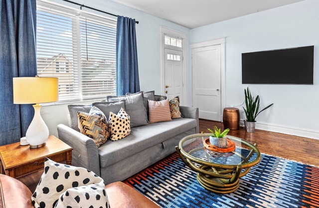 StaySTL*Safe Neighborhood*Stylish Apt*W/D*Parking