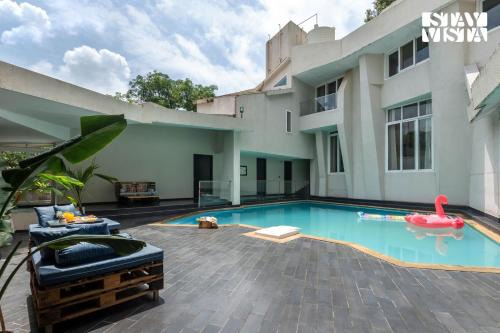 StayVista at Bayside Oasis with Outdoor Pool, WiFi