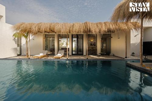 StayVista at Casa V2 with Pool, WiFi, AC