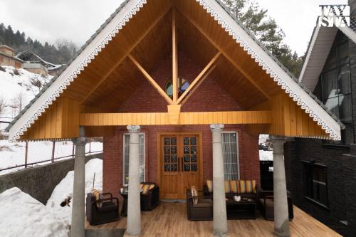 StayVista at Frozen Fall at Dewdrop Cottages with BBQ & Bonfire
