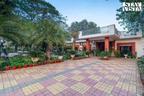 StayVista at Leela Retreat with BBQ, Bonfire, Pool & Lawn