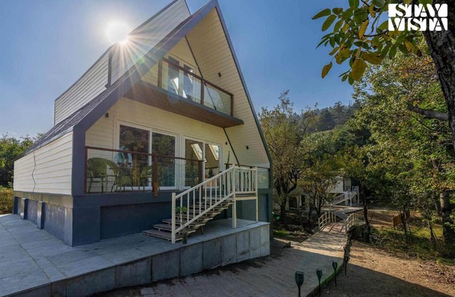 StayVista at Pickwick Cottages