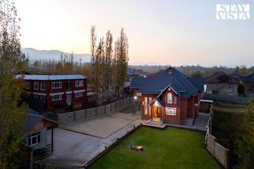 StayVista at Shehjar with Mountain View, Garden