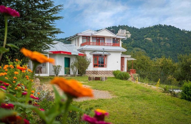 StayVista at Sunshine Estate Serene 2BR Pet Friendly Villa in Chail with view