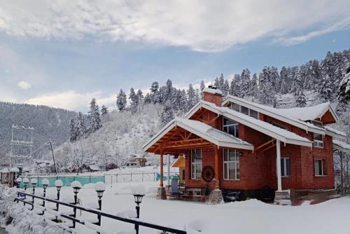 StayVista at Suroor with Central Heating in Tangmarg
