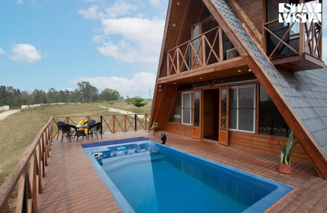 StayVista at The Goldilocks with Pvt Pool & Gym