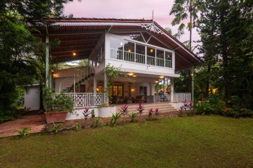 StayVista at Vanya Farms - Orchard Villa with Rustic Vintage interiors & Table Tennis table