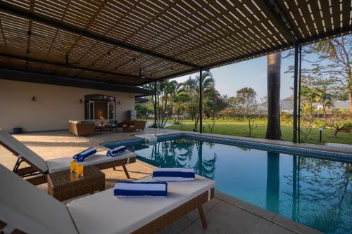 StayVista's Lumiere Villa with Rainshower Bliss