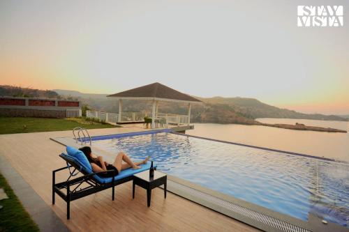 StayVista's The Aquamarine Villa - Igatpuri - Lakeside Retreat with Infinity Pool & Deck, Theatre Room & Gazebo
