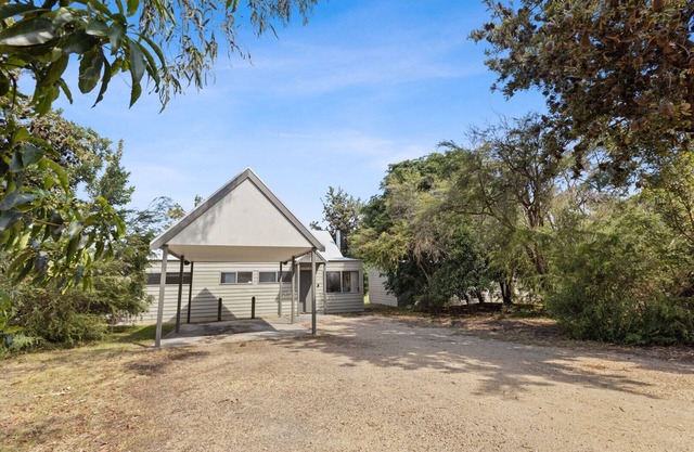 Steamer - Waterfront Retreat: Secluded lodges perfect for nature lovers