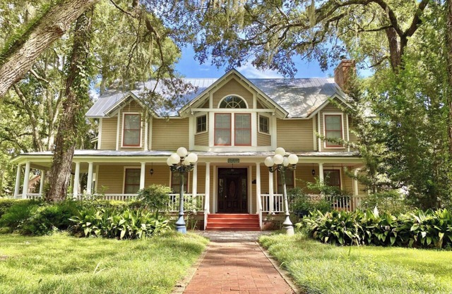 Steinhatchee Landing Resort - Victorian Cottage 8