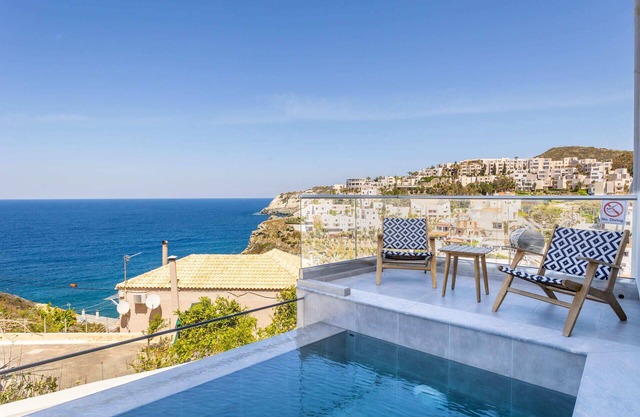 Steliana's House -Ground Floor Apartment with Private Pool