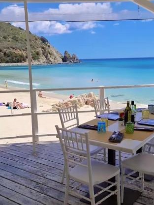 STELLA DORADA VACANZE a soli 5 minuti dal mare, le nostre camere offrono tutto il necessario per la tua vacanza
