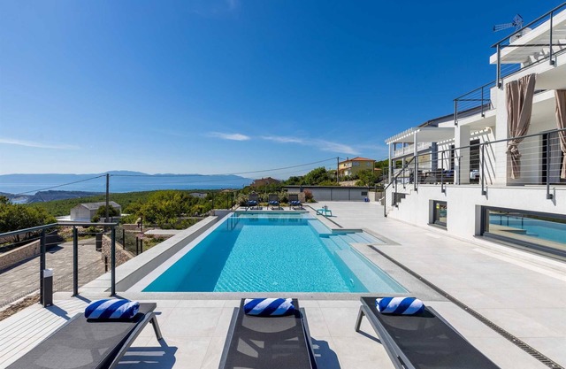 Stella Maris: villa contemporánea con piscina y sauna