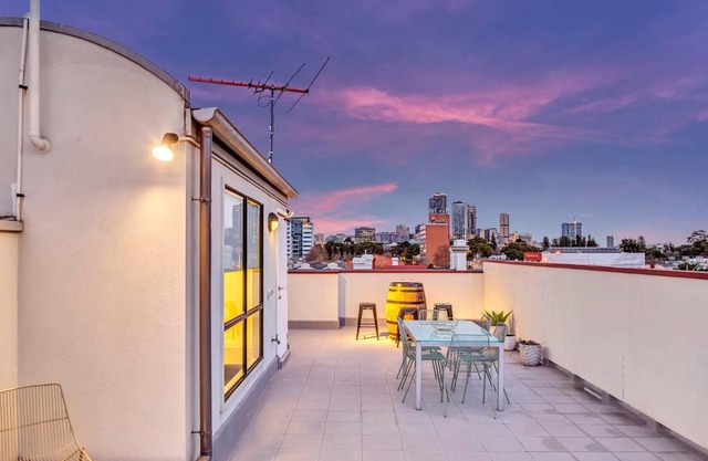 Stellar - Spacious Rooftop Dreamscape in Adelaide