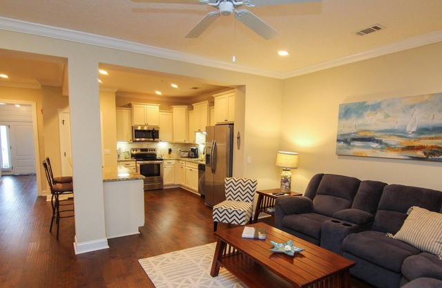 Stellar townhome near everything fun on SSI!