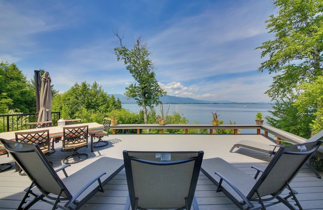 Lakefront Home w / Dock y jacuzzi cerca de Schweitzer!