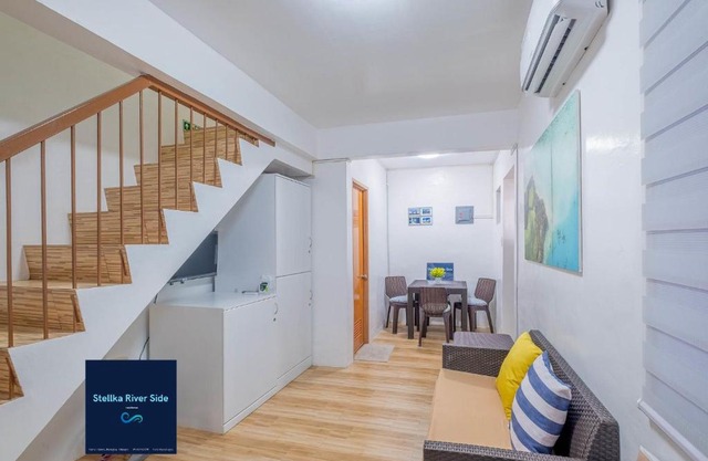 Stellka cheerful 2BR townhouse near the beach and city