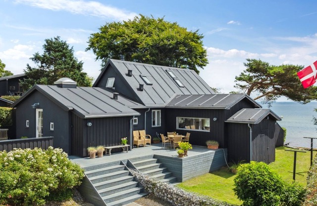 "Sten" - 30m from the sea by Interhome