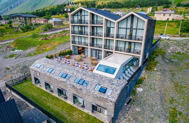 Step Inn - Kazbegi