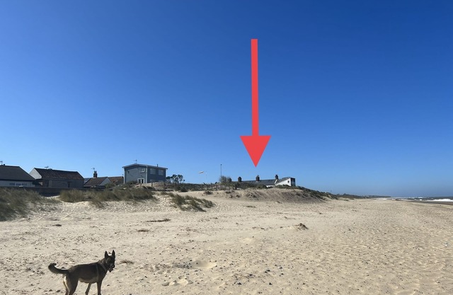 One Coastguard Cottage - en la playa de arena de Caister