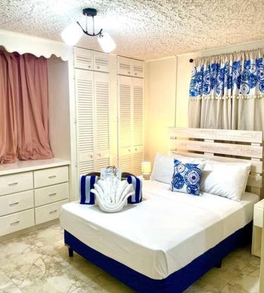 Steps 2 Beach - 5 Bedroom 3 Bathroom Villa