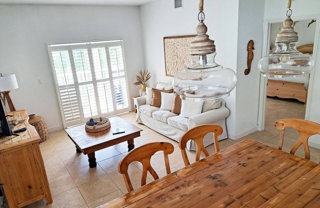 Steps from beach and infinity pool, Golf Cart Optional