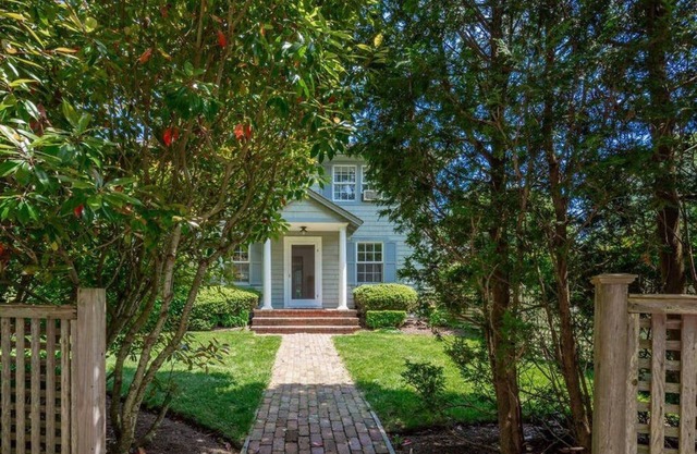 Pasos de East Hampton Village