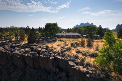 Steps from Smith Rock in Prime Location