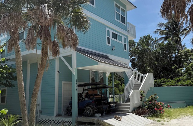 Beach house a few steps from the beach!