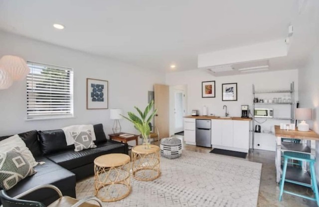 Steps to Audubon Park | Quiet+Modern | Black Pearl