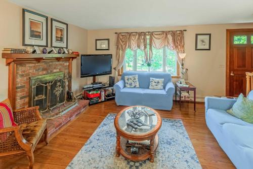 Steps to Beach and Main St Dog-Friendly Retreat!