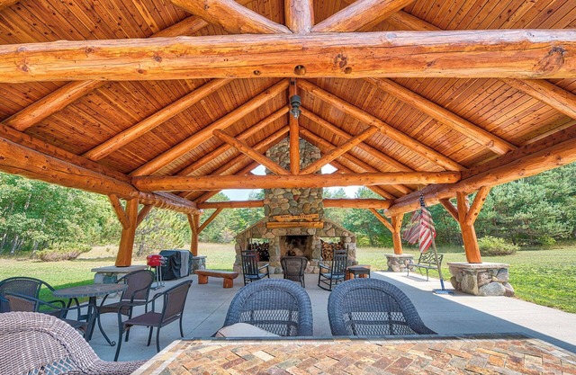 Steps to Beach: Lake Cabin Retreat in Levering!