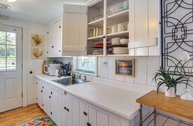 Modern Cape Cod Cottage: Walk to Craigville Beach