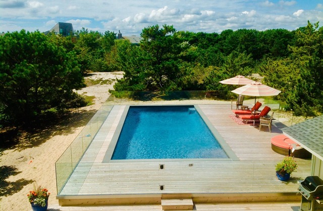 Pasos para una de las playas más hermosas del océano en The Hamptons