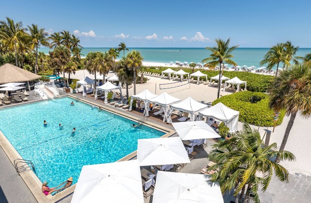 Steps to Sanibel Beach with Pools, Hot Tub, Tennis & Dining — Ideal Island Stay