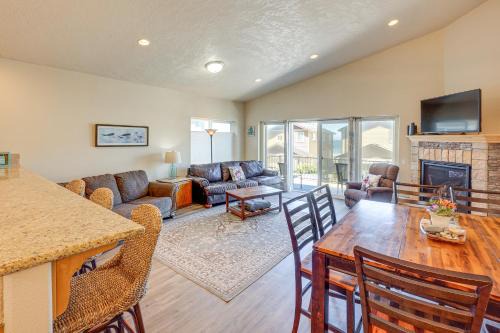 Steps to Shore Home with Hot Tub in Gold Beach