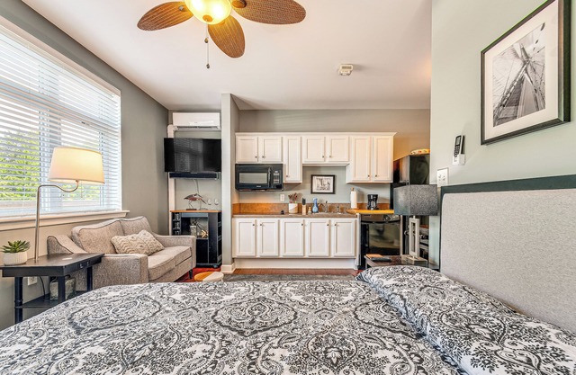 Steps to Smith Mountain Lake: Unit w/ Pool Access!