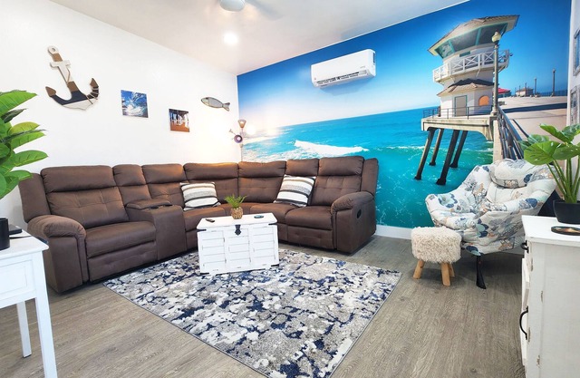 Steps to the Beach, Walk to the Beach, Harbor, or Food & Entertainment, Sunsets!