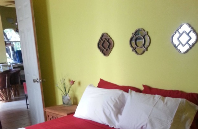 Steps to the beach!!! Great wifi, pet friendly