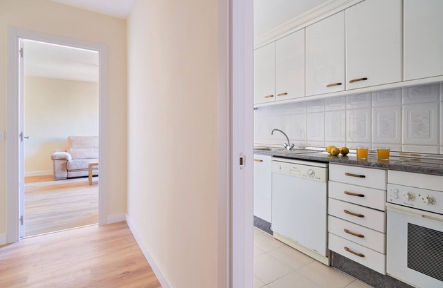 Steps to the Beach: Spacious Apartment in Málaga