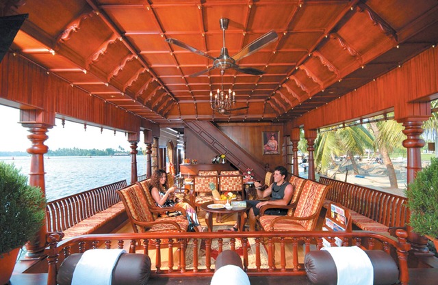 Sterling House boat Lake Palace Alleppey