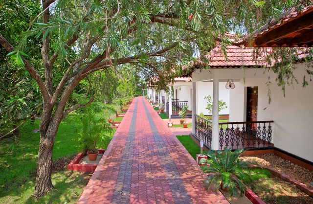 Sterling Lake Palace Alleppey