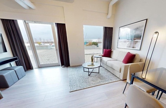 Steveston Waterfront Hotel