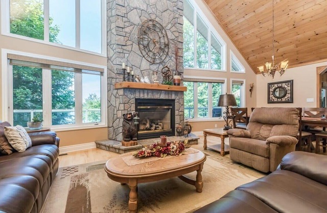 Stewart Lake Retreat ~ ¡Maravillosa playa con todas las campanas y silbidos!